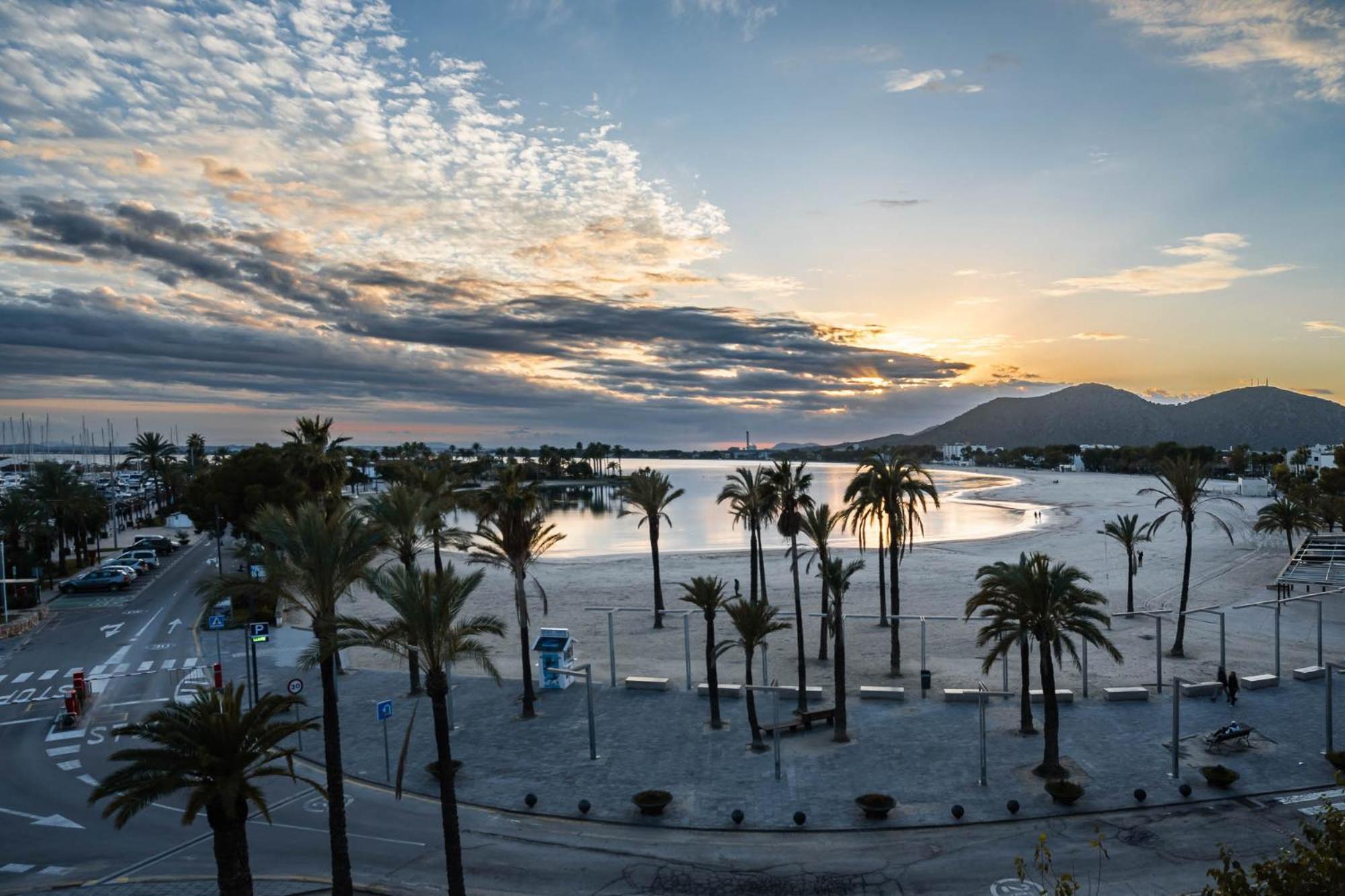 Luxury Sea View Apartment In Puerto De Alcudia Alcúdia Exterior foto